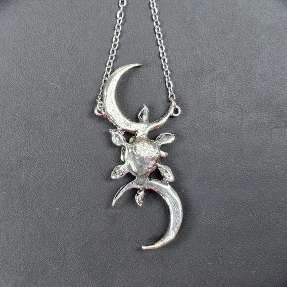 🎃 Double Crescent Moon and Rose Necklace (NWOT) - Picture 3 of 6
